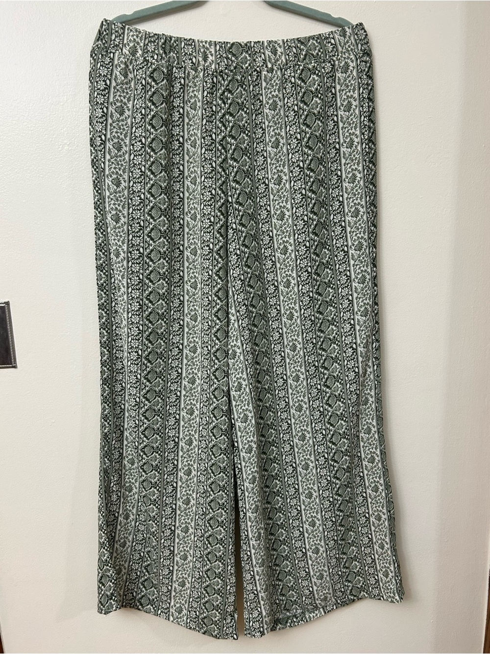 Just Be Boho Green & White Printed Wide-Leg Pants